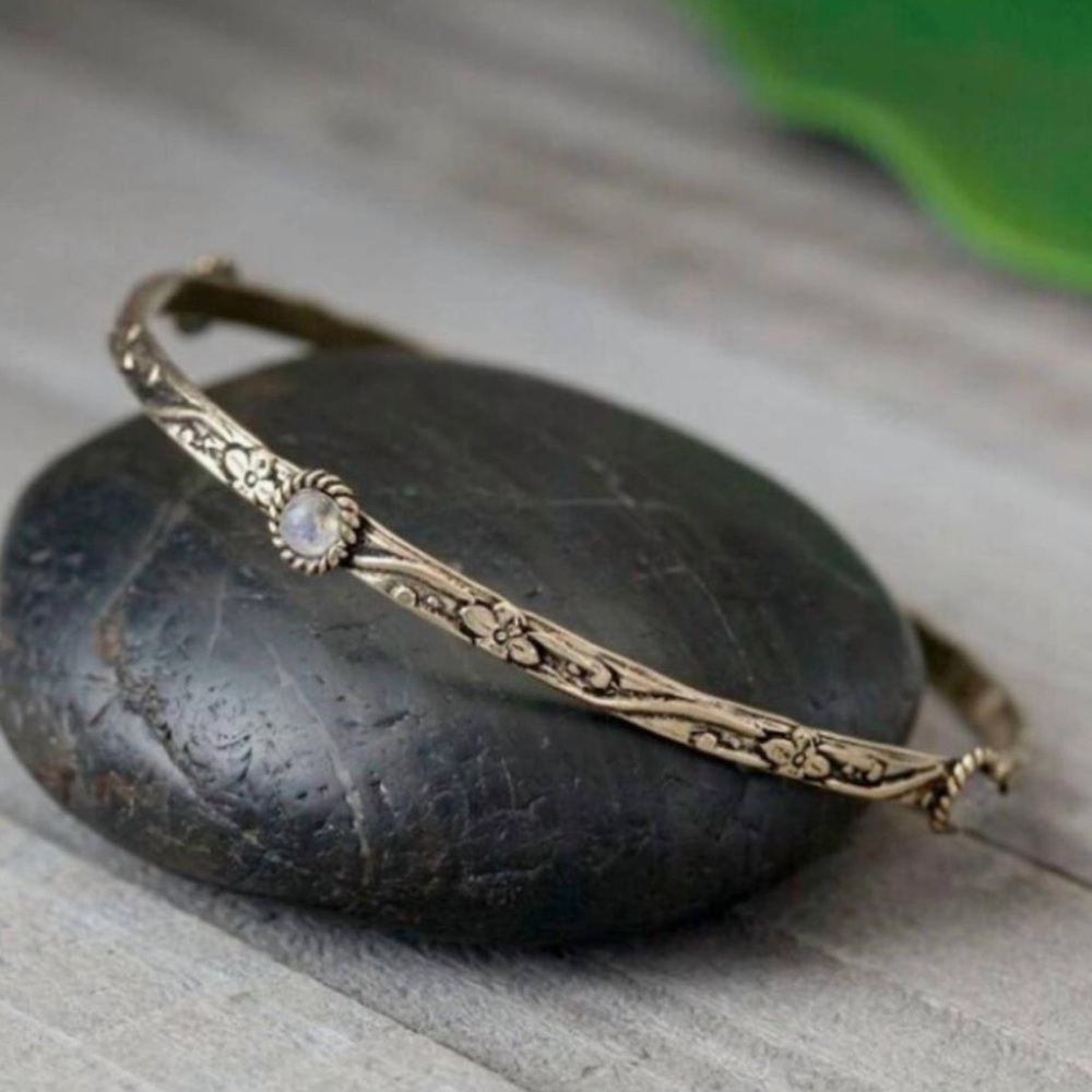 NEW ! Baizaar Decorated Vintage Flower Bangle ! NEW! Summer Sale